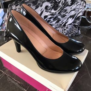 NWB Michelle Black Shiny Heels,